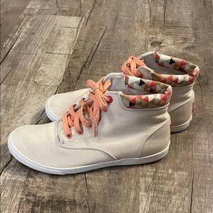 Bucket Feet Women's Sneakers with Peach laces and Geometric Accents
Size 8